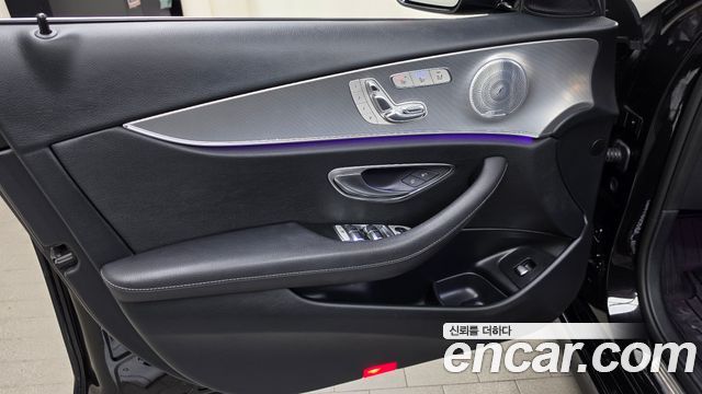 Mercedes-Benz E-Class 2019 — photo 14