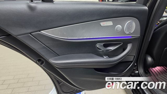 Mercedes-Benz E-Class 2019 — photo 15