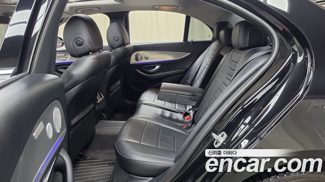 Mercedes-Benz E-Class 2019 — photo 16