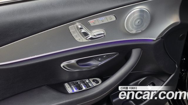Mercedes-Benz E-Class 2019 — photo 28