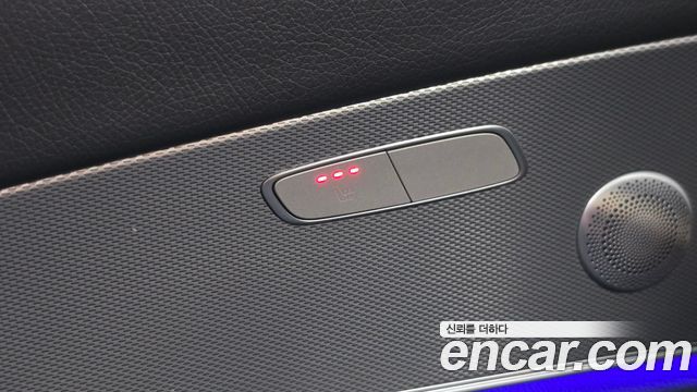 Mercedes-Benz E-Class 2019 — photo 29