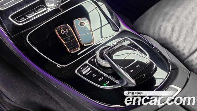 Mercedes-Benz E-Class 2019 — photo 34