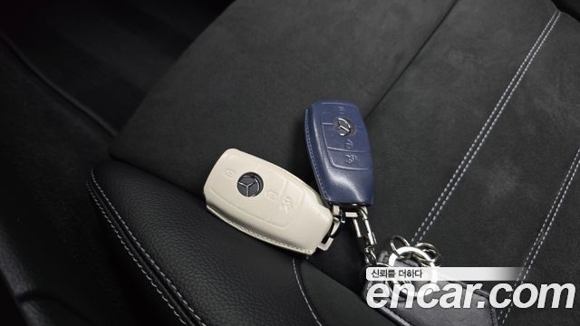 Mercedes-Benz C-Class 2022 — photo 28