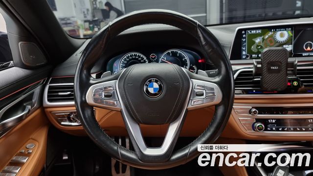 BMW 7-Series 2017 — photo 13