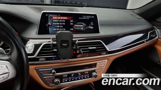 BMW 7-Series 2017 — photo 14