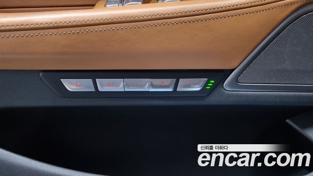 BMW 7-Series 2017 — photo 17
