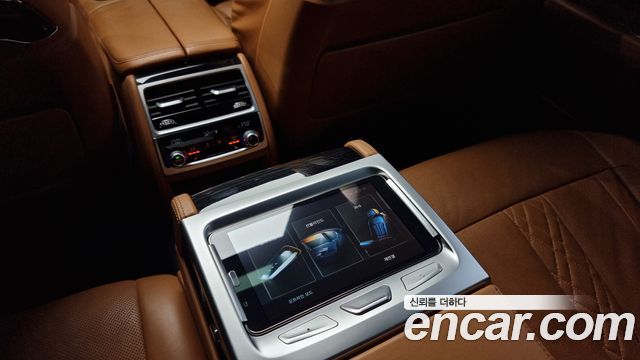 BMW 7-Series 2017 — photo 18