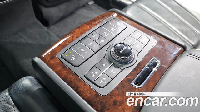 Hyundai Equus 2010 — photo 18