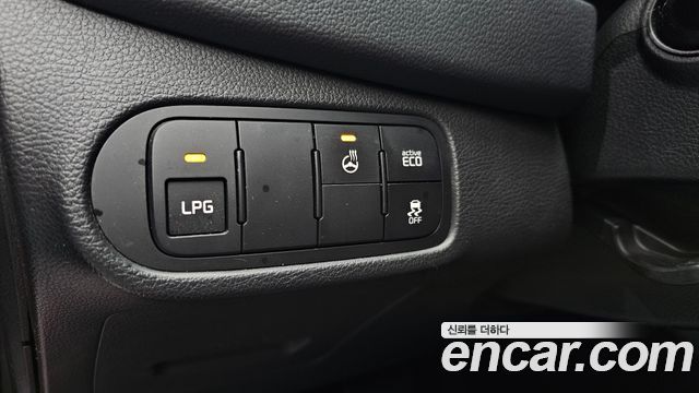 Kia Carens 2016 — photo 16