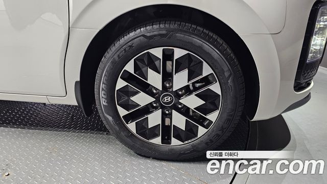 Hyundai Staria 2023 — photo 5