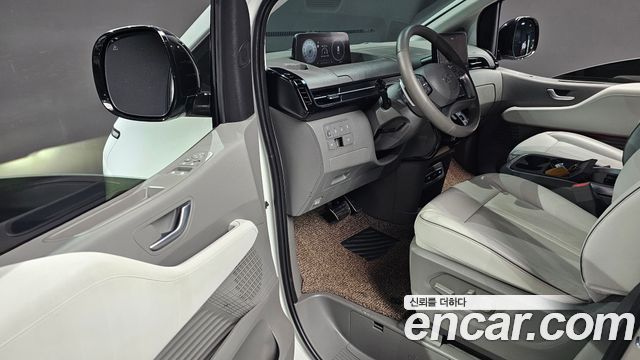Hyundai Staria 2023 — photo 11