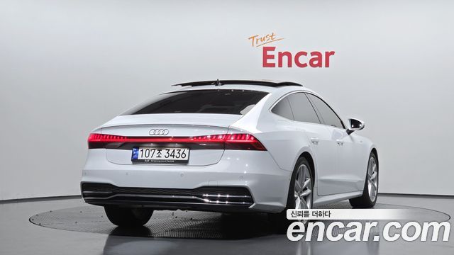 Audi A7 2023 — photo 2