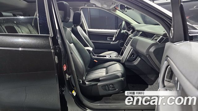 Land Rover Discovery Sport 2016 — photo 11