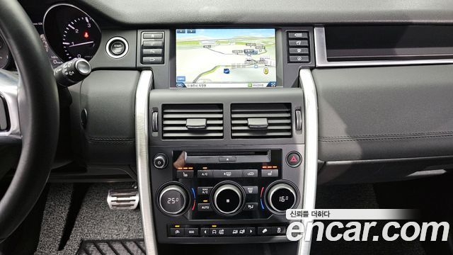 Land Rover Discovery Sport 2016 — photo 16