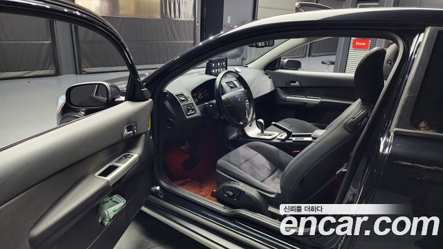 Volvo C30 2011 — photo 10