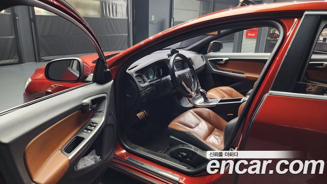 Volvo S60 2014 — photo 10