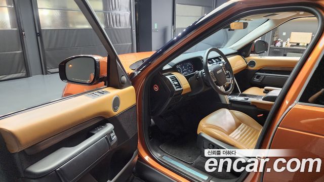 Land Rover Discovery 2018 — photo 10