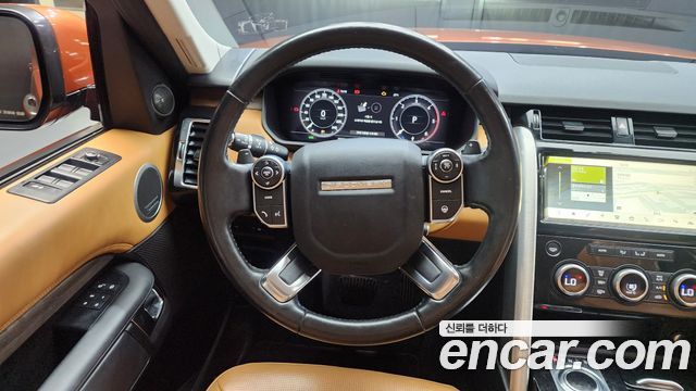 Land Rover Discovery 2018 — photo 13