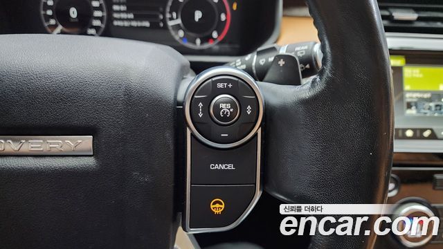 Land Rover Discovery 2018 — photo 17