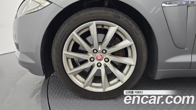 Jaguar XF 2013 — photo 5