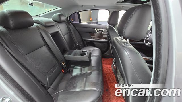 Jaguar XF 2013 — photo 12