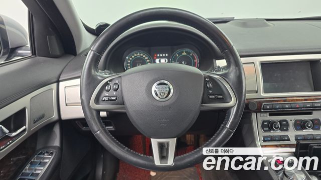 Jaguar XF 2013 — photo 14