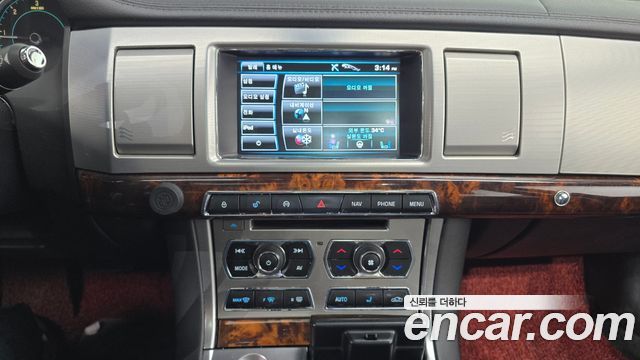 Jaguar XF 2013 — photo 15