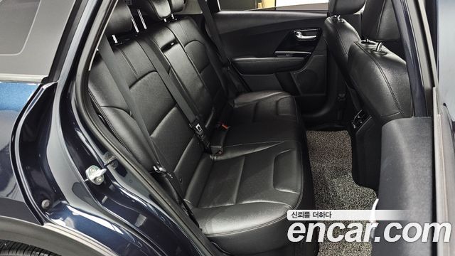 Kia Niro 2018 — photo 12