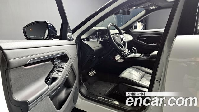 Land Rover Range Rover Evoque 2023 — photo 12