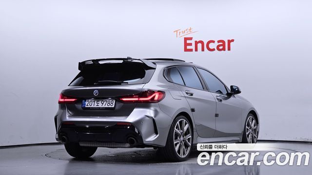 BMW 1-Series 2023 — photo 2
