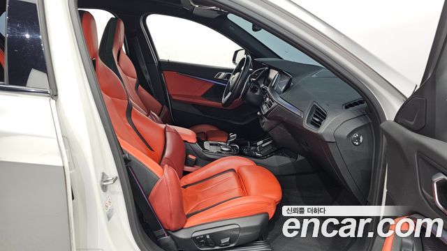 BMW 1-Series 2023 — photo 11