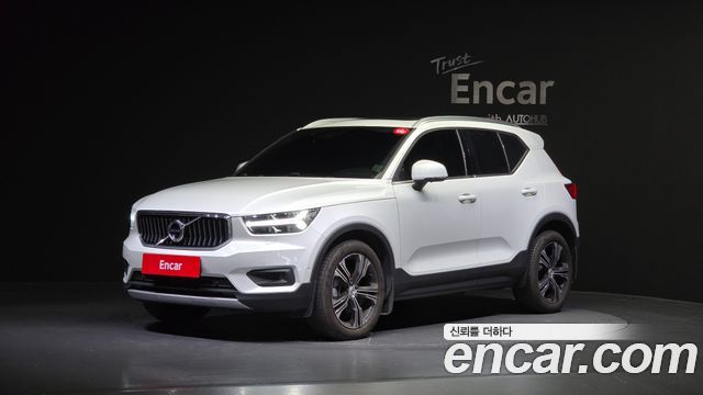 Volvo XC40 2021 — photo 1