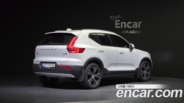 Volvo XC40 2021 — photo 2