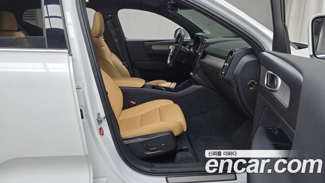 Volvo XC40 2021 — photo 11