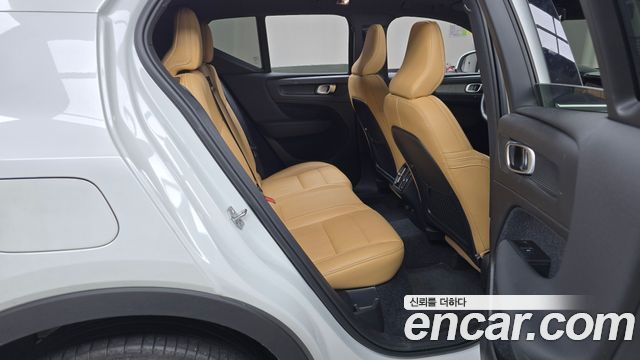 Volvo XC40 2021 — photo 12