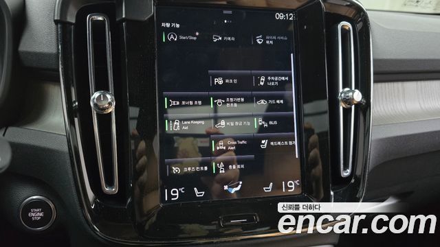 Volvo XC40 2021 — photo 16