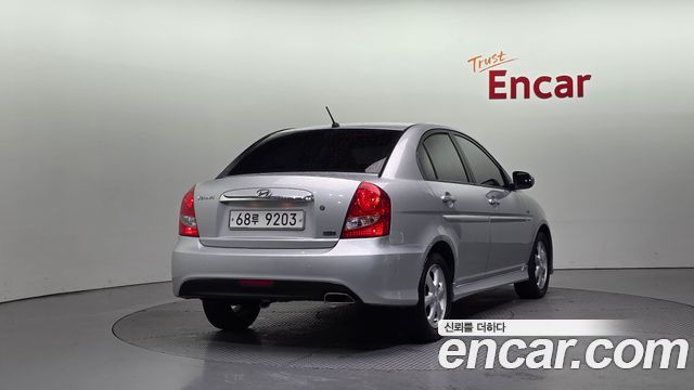 Hyundai Verna 2010 — photo 2