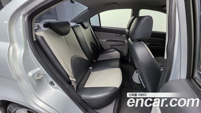 Hyundai Verna 2010 — photo 19