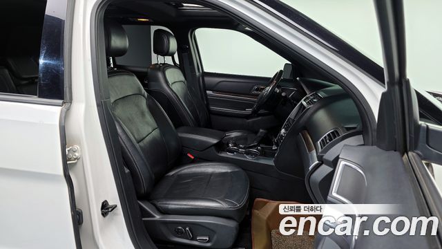 Ford Explorer 2017 — photo 10