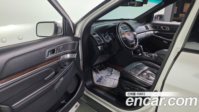 Ford Explorer 2017 — photo 11