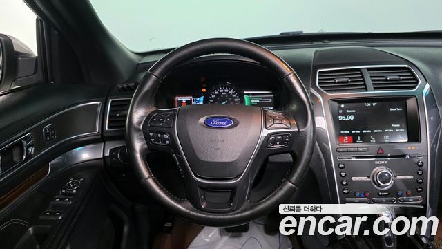 Ford Explorer 2017 — photo 13