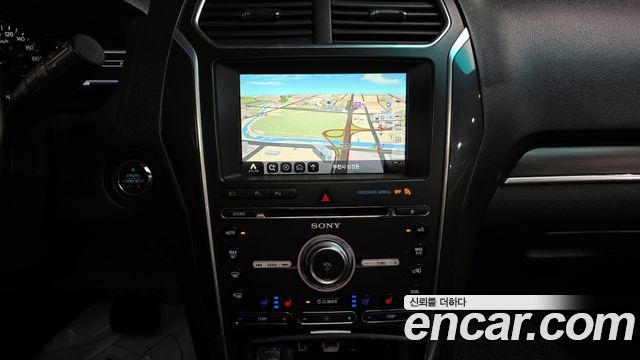 Ford Explorer 2017 — photo 14