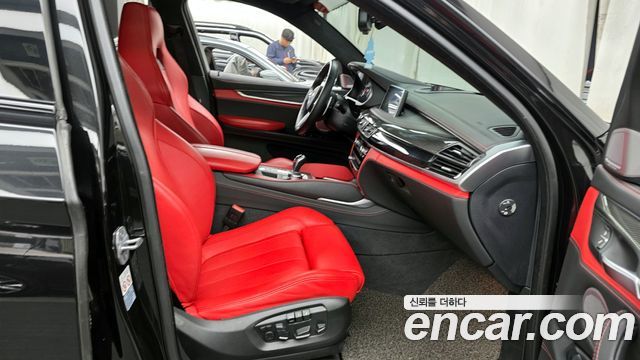 BMW X6M 2018 — photo 11