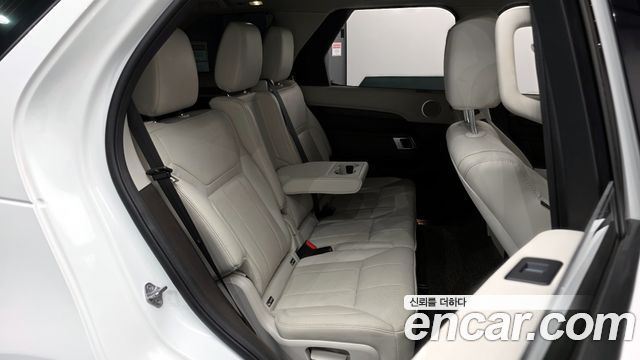 Land Rover Discovery 2017 — photo 12