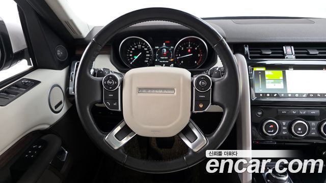 Land Rover Discovery 2017 — photo 13