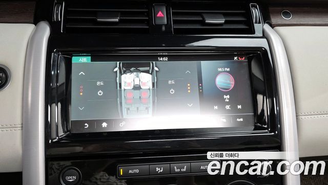 Land Rover Discovery 2017 — photo 16