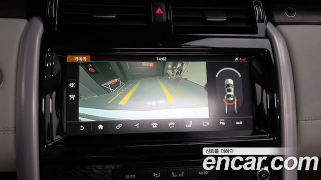 Land Rover Discovery 2017 — photo 17