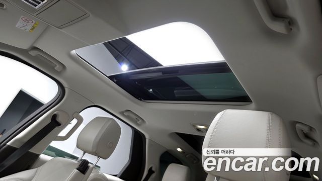 Land Rover Discovery 2017 — photo 18