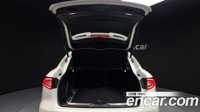 Maserati Levante 2019 — photo 20