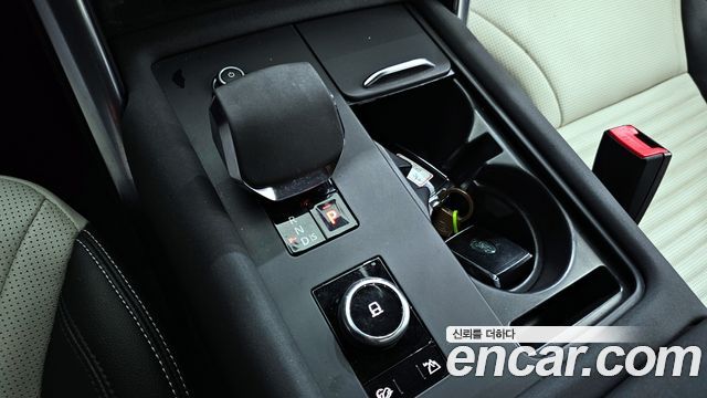 Land Rover Discovery 2022 — photo 9
